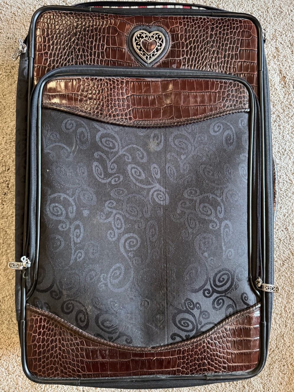 MINT Brighton 23” roller with garment bag and satchel